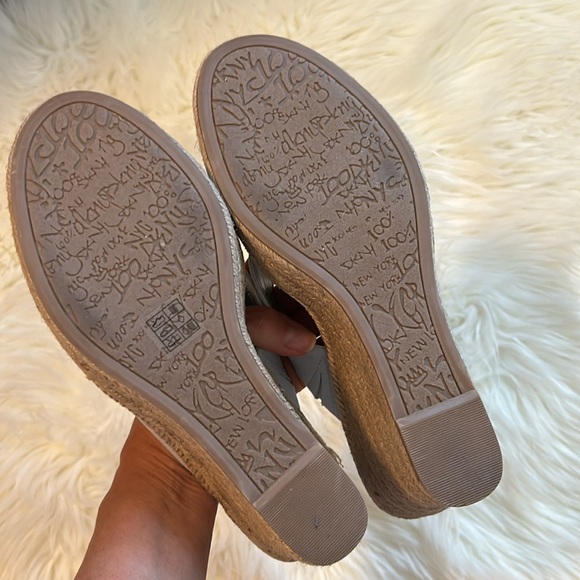 NWOB ~ DKNY Maryn Crisscross Espadrille Sandals SZ 9 - Picture 12 of 12